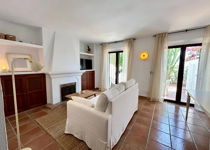 Vakantiehuis House In Surrounded By Golf Courses